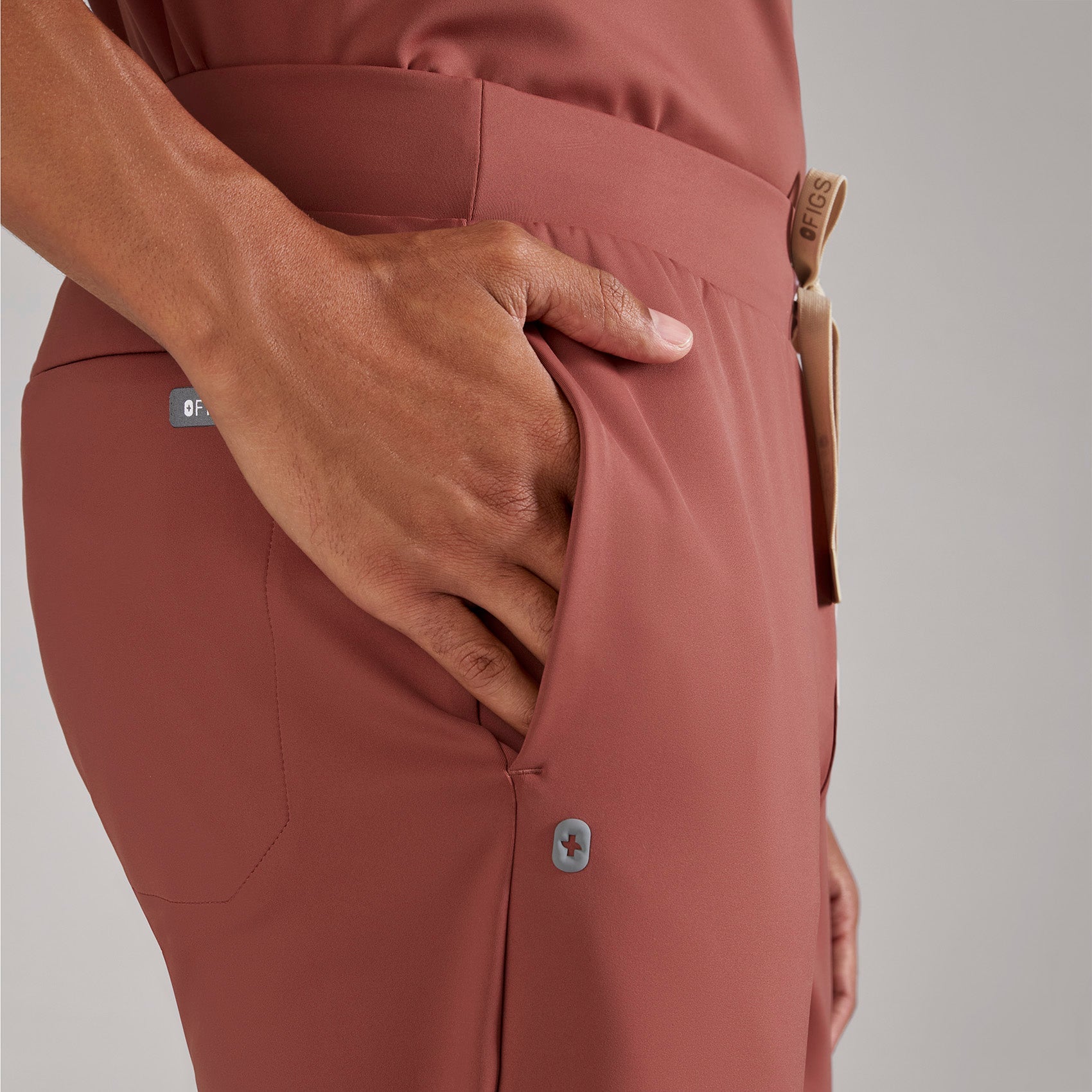 Forster Slim Jogger Scrub Pant - Rosewood
