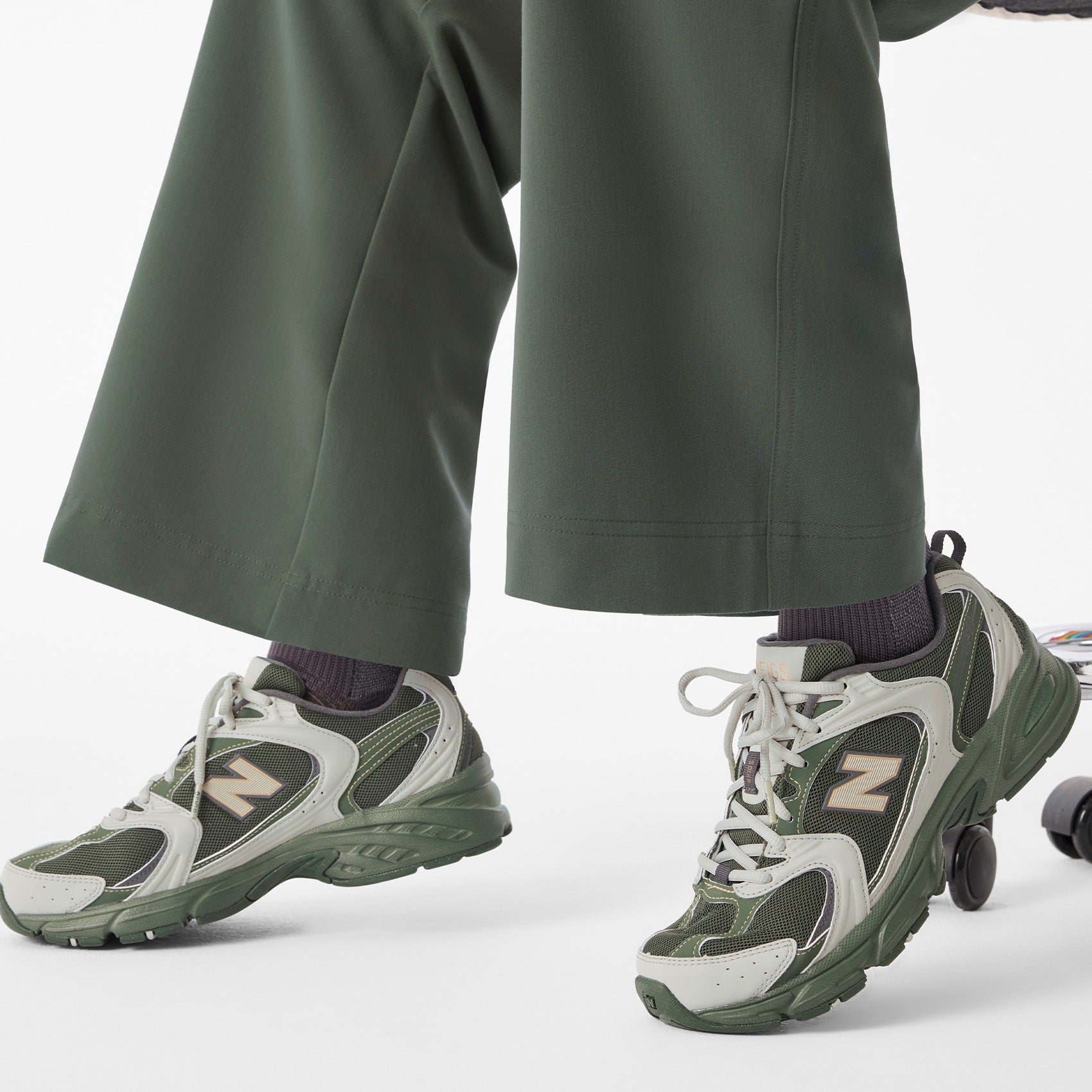 FIGS | New Balance 530 - Moss